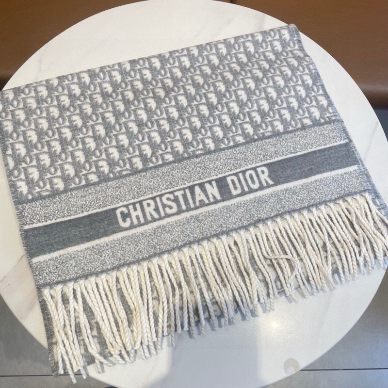 CHRISTIAN DIOR